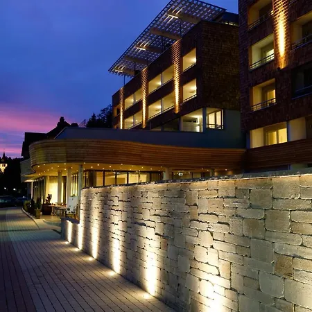 بارين تيتيسي تيتيسي نيوستادت