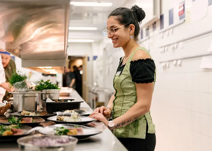 بارين تيتيسي فندق 4*