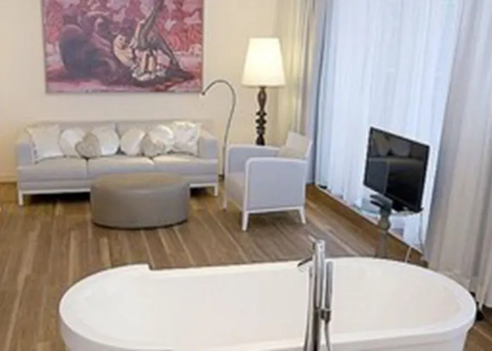 بارين تيتيسي فندق