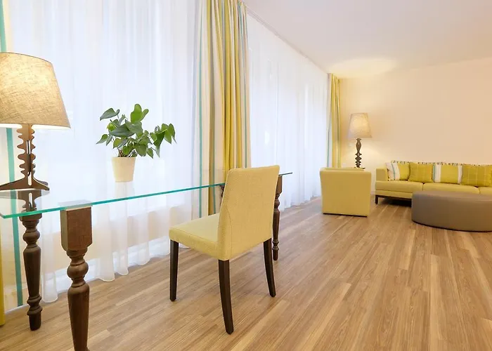 فندق بارين تيتيسي تيتيسي نيوستادت