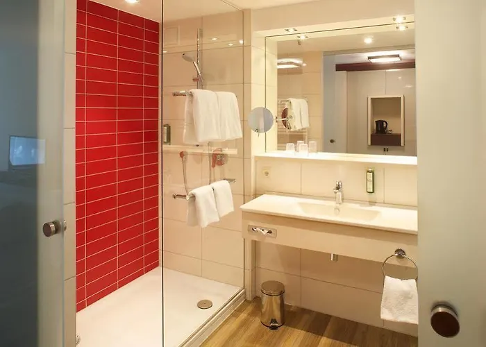 بارين تيتيسي تيتيسي نيوستادت